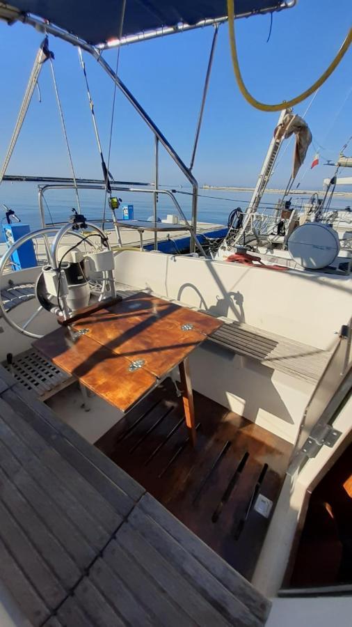מלון וירג'יו Bed & Boat Brezza Del Mare מראה חיצוני תמונה